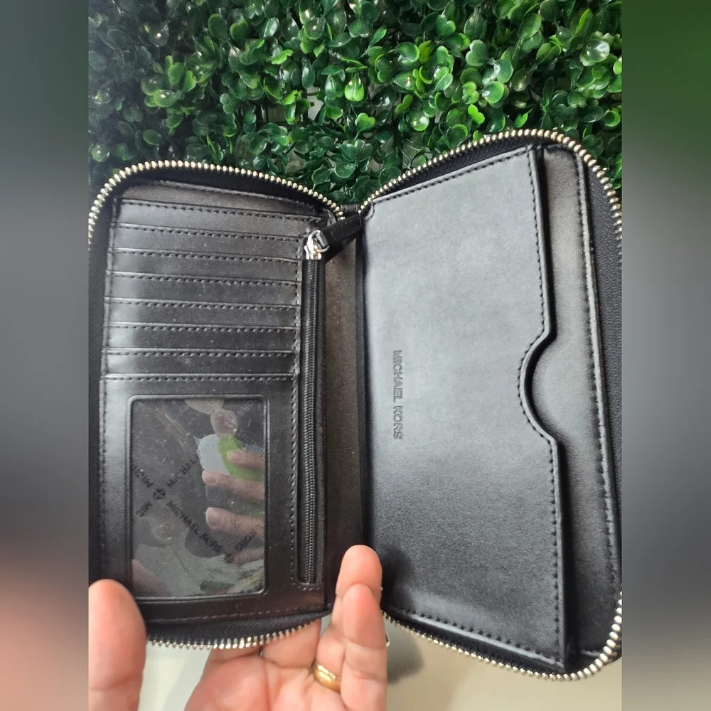 Michael Kors Black Wallet‎